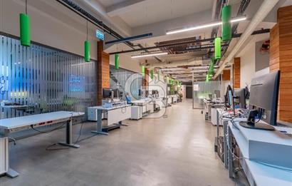 Alsancak'ta Tarihi Binada 520 m² Net Kurumsala Kiralık Ofis