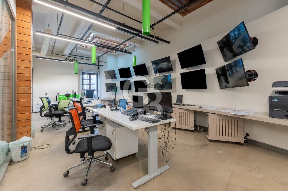 Alsancak'ta Tarihi Binada 520 m² Net Kurumsala Kiralık Ofis