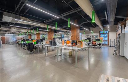 Alsancak'ta Tarihi Binada Kiralık 500 m² Net Prestijli Zemin Kat