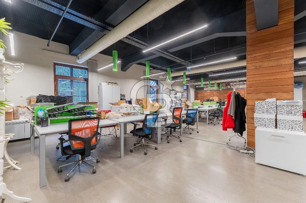 Alsancak'ta Tarihi Binada Kiralık 500 m² Net Prestijli Zemin Kat