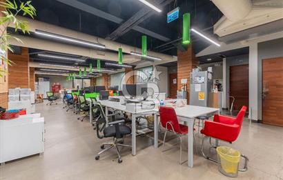 Alsancak'ta Tarihi Binada Kiralık 500 m² Net Prestijli Zemin Kat