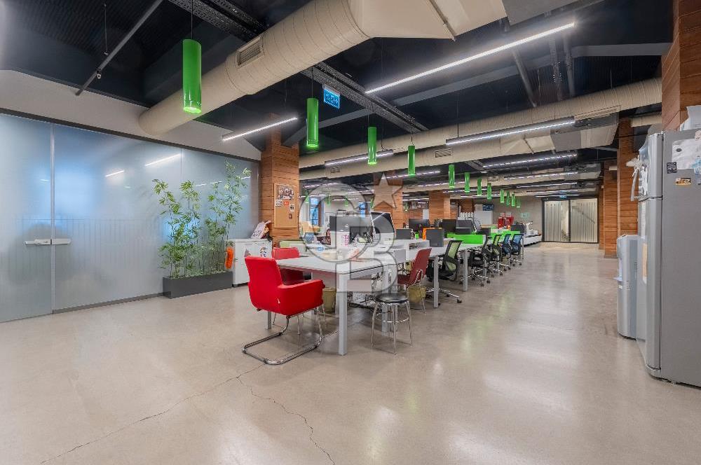 Alsancak'ta Tarihi Binada Kiralık 500 m² Net Prestijli Zemin Kat