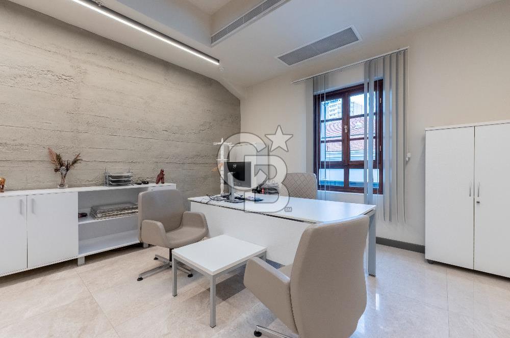 Alsancak'ta Tarihi Binada 520 m² Net Kurumsala Kiralık Ofis