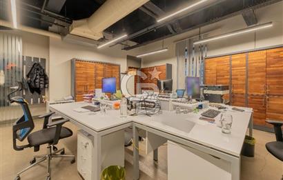 Alsancak'ta Tarihi Binada Kiralık 500 m² Net Prestijli Zemin Kat