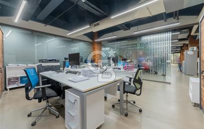 Alsancak'ta Tarihi Binada Kiralık 500 m² Net Prestijli Zemin Kat