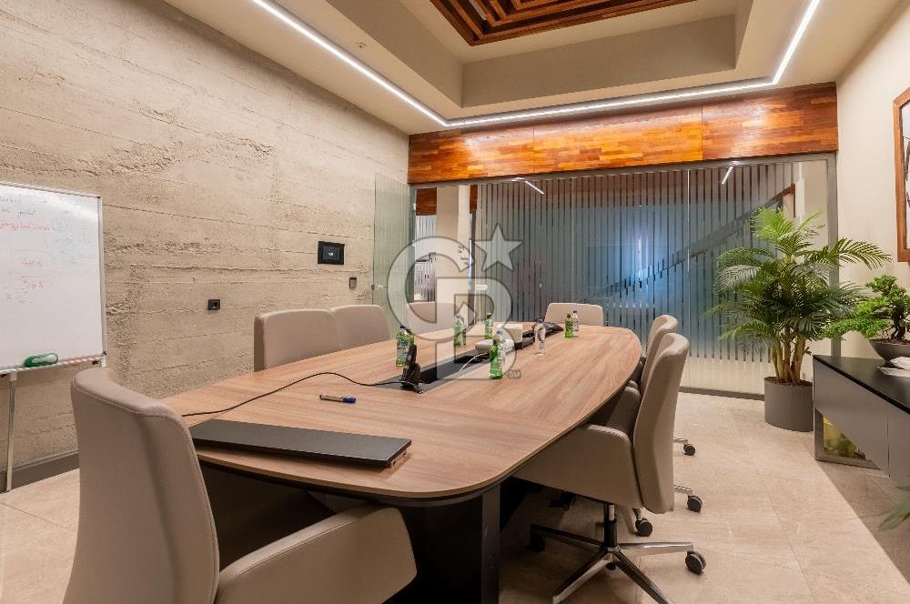 Alsancak'ta Tarihi Binada 520 m² Net Kurumsala Kiralık Ofis