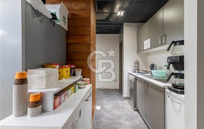 Alsancak'ta Tarihi Binada Kiralık 500 m² Net Prestijli Zemin Kat