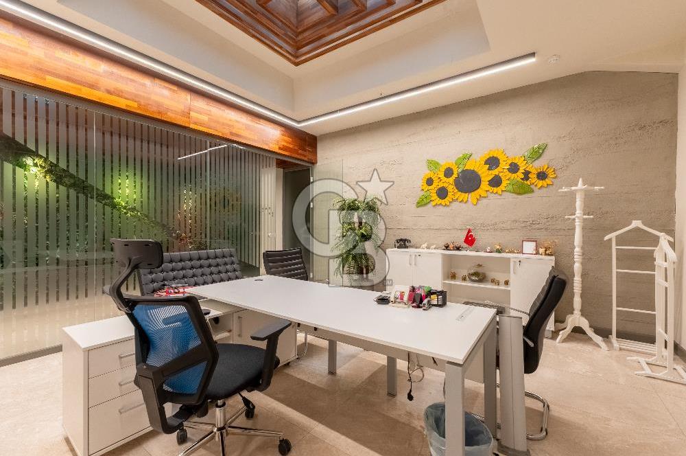 Alsancak'ta Tarihi Binada 520 m² Net Kurumsala Kiralık Ofis