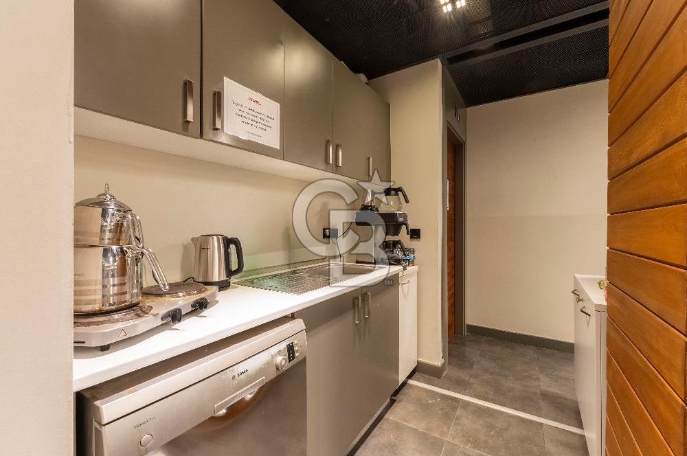 Alsancak'ta Tarihi Binada Kiralık 500 m² Net Prestijli Zemin Kat