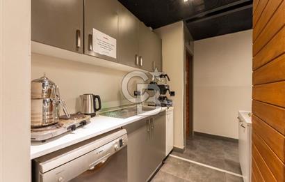 Alsancak'ta Tarihi Binada Kiralık 500 m² Net Prestijli Zemin Kat