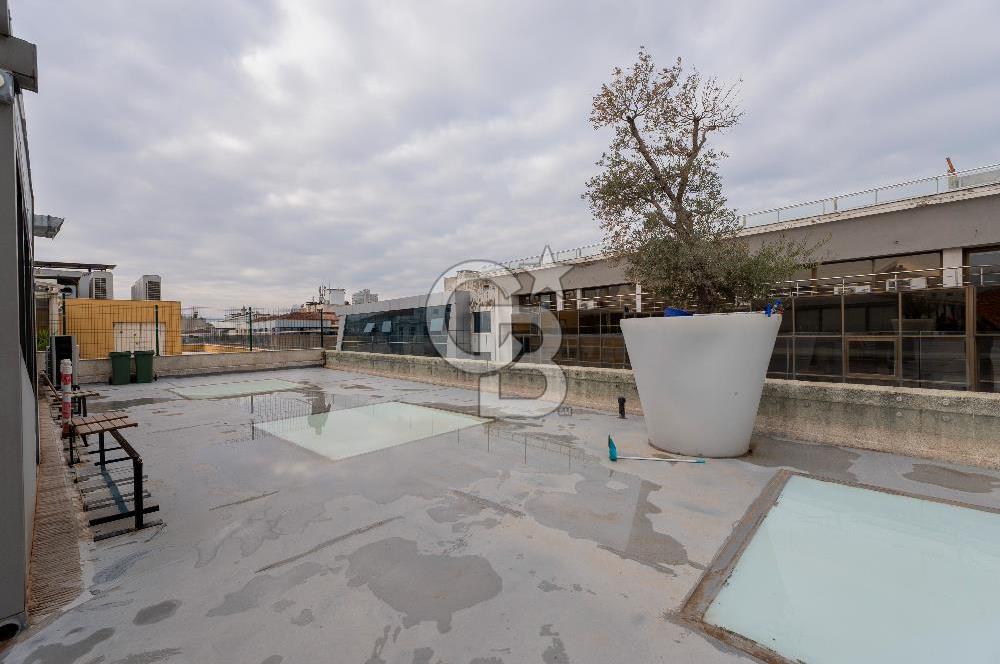 Alsancak'ta Tarihi Binada Kiralık 500 m² Net Prestijli Zemin Kat