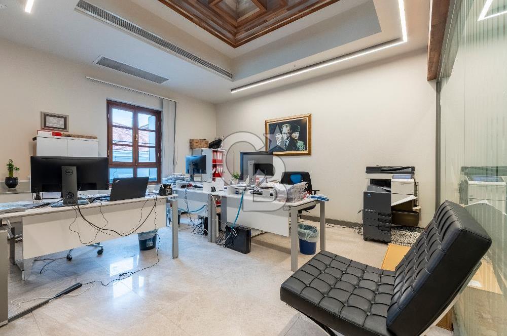 Alsancak'ta Tarihi Binada 520 m² Net Kurumsala Kiralık Ofis