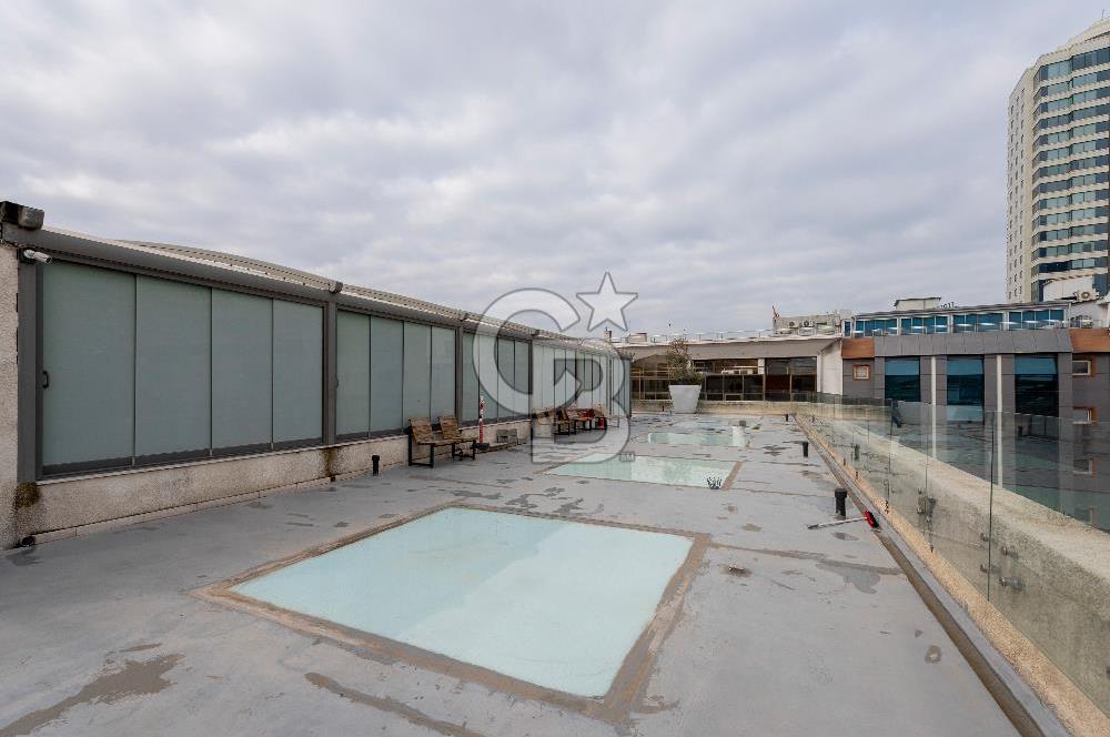 Alsancak'ta Tarihi Binada Kiralık 500 m² Net Prestijli Zemin Kat