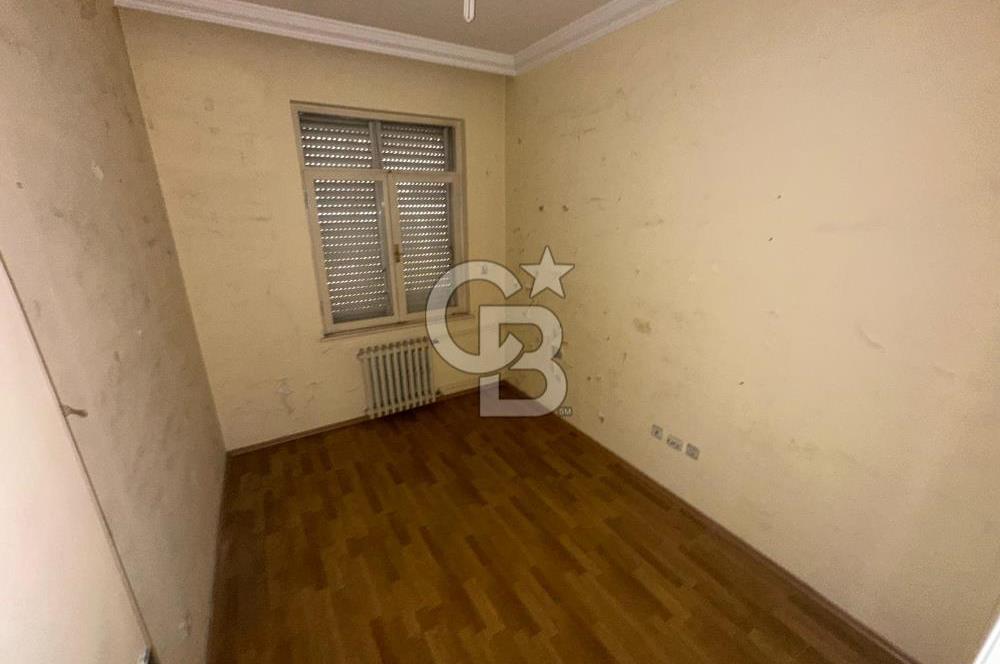 Bahçelievler'de Atatürk Parkı Karşısı Satılık 3+1 Daire