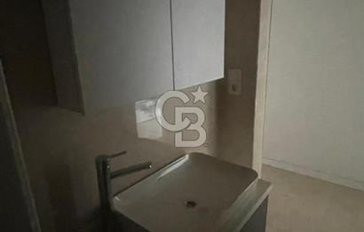 TREN YOLU ÜZERİNDE FEVZİPAŞA CADDESİNDE SATILIK 2+1 DAİRE