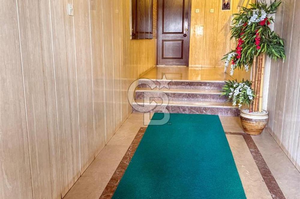 Mithatpaşa Cad Köprü'de Deniz Manzaralı Arakat 3+1 Satılık Daire