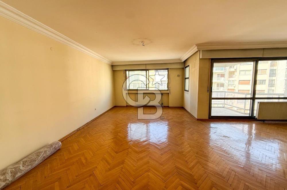 Mithatpaşa Cad Köprü'de Deniz Manzaralı Arakat 3+1 Satılık Daire