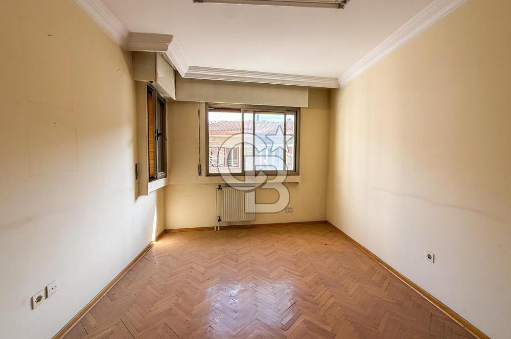 Mithatpaşa Cad Köprü'de Deniz Manzaralı Arakat 3+1 Satılık Daire