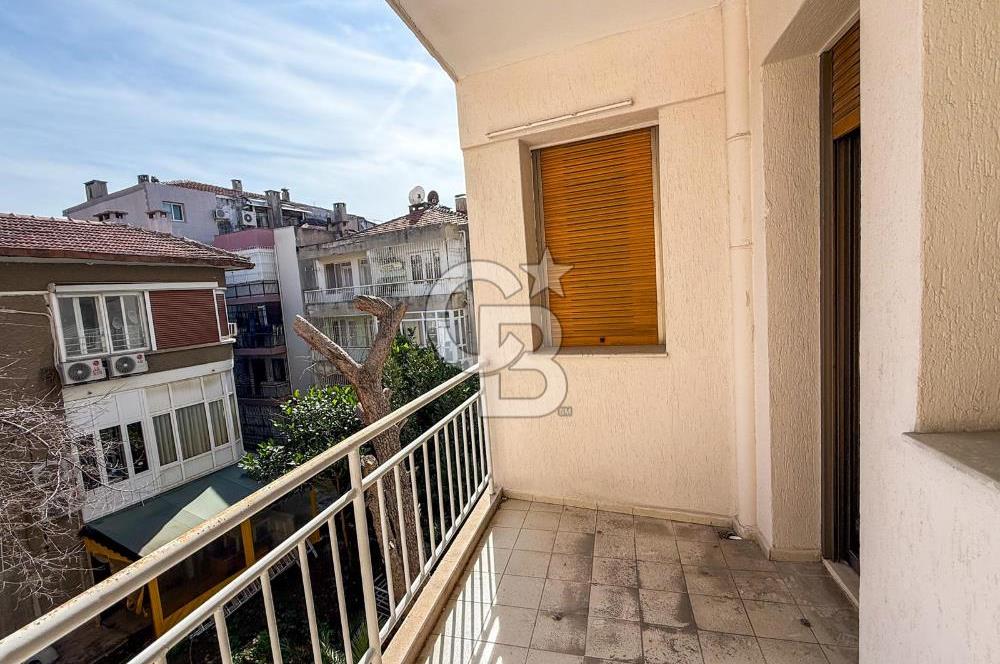 Mithatpaşa Cad Köprü'de Deniz Manzaralı Arakat 3+1 Satılık Daire