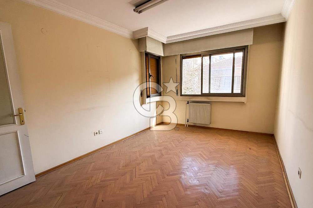 Mithatpaşa Cad Köprü'de Deniz Manzaralı Arakat 3+1 Satılık Daire