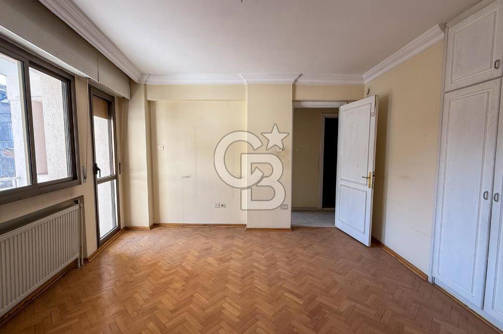 Mithatpaşa Cad Köprü'de Deniz Manzaralı Arakat 3+1 Satılık Daire