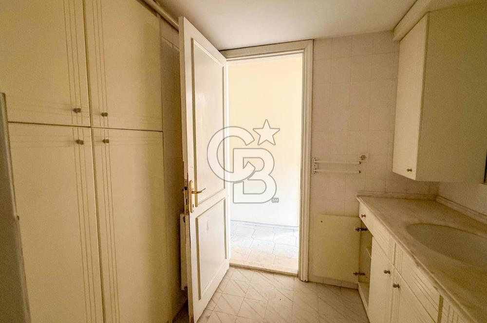 Mithatpaşa Cad Köprü'de Deniz Manzaralı Arakat 3+1 Satılık Daire