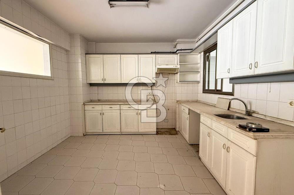 Mithatpaşa Cad Köprü'de Deniz Manzaralı Arakat 3+1 Satılık Daire