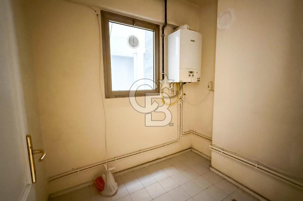 Mithatpaşa Cad Köprü'de Deniz Manzaralı Arakat 3+1 Satılık Daire