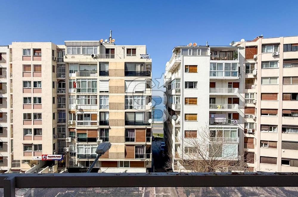 Mithatpaşa Cad Köprü'de Deniz Manzaralı Arakat 3+1 Satılık Daire