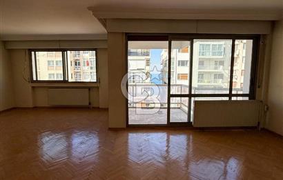 Mithatpaşa Cad Köprü'de Deniz Manzaralı Arakat 3+1 Satılık Daire