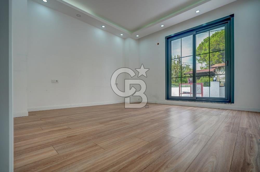 BAYRAMOĞLU PLAJYOLU SOK. DENİZE 20 MT 330 M2 ÖZEL YAPIM DAİRE