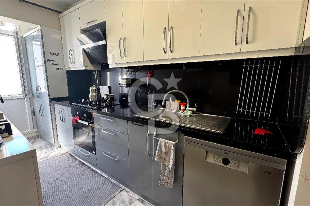 BORNOVA MERKEZDE GİYİNME ODALI 2+1 SATILIK DAİRE