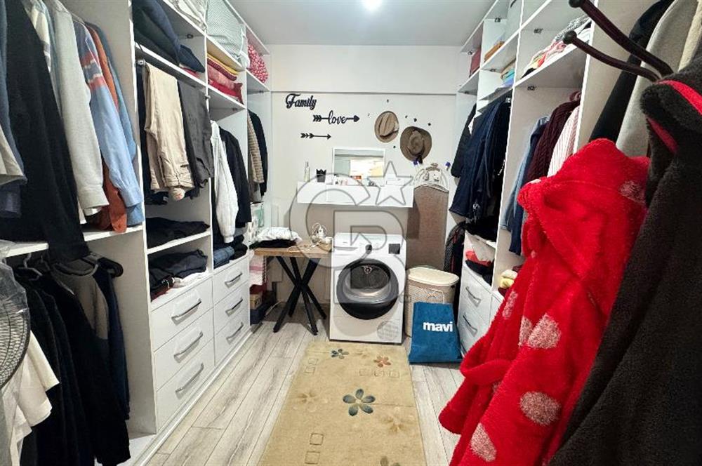 BORNOVA MERKEZDE GİYİNME ODALI 2+1 SATILIK DAİRE