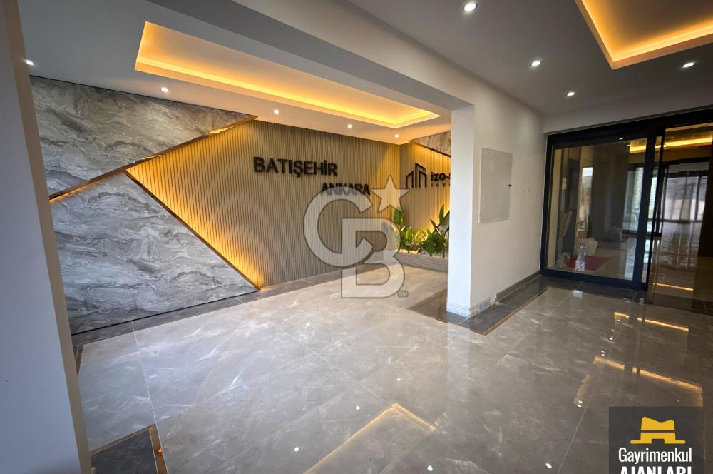 BATIŞEHİRDE HAVUZLU SİTEDE LÜKS ARA KAT SIFIR 4+1 SATILIK DAİRE