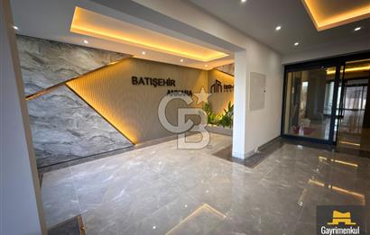BATIŞEHİRDE HAVUZLU SİTEDE LÜKS ARA KAT SIFIR 4+1 SATILIK DAİRE