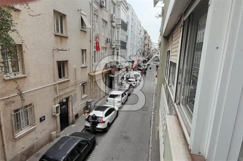 Karsiyaka çarşi icinde 2+1 arakat 105 M2 teraslı daire