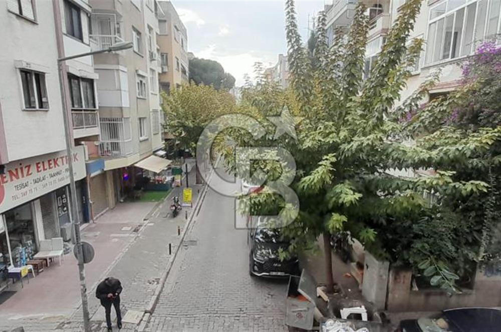 Karsiyaka çarşi icinde 2+1 arakat 105 M2 teraslı daire