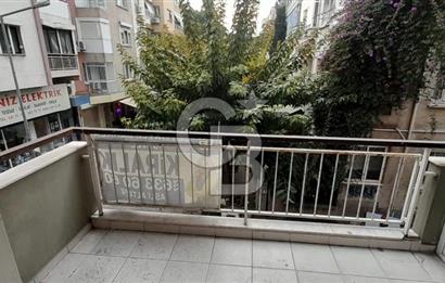 Karsiyaka çarşi icinde 2+1 arakat 105 M2 teraslı daire