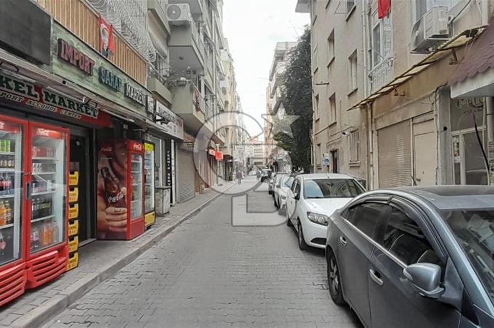 Karsiyaka çarşi icinde 2+1 arakat 105 M2 teraslı daire