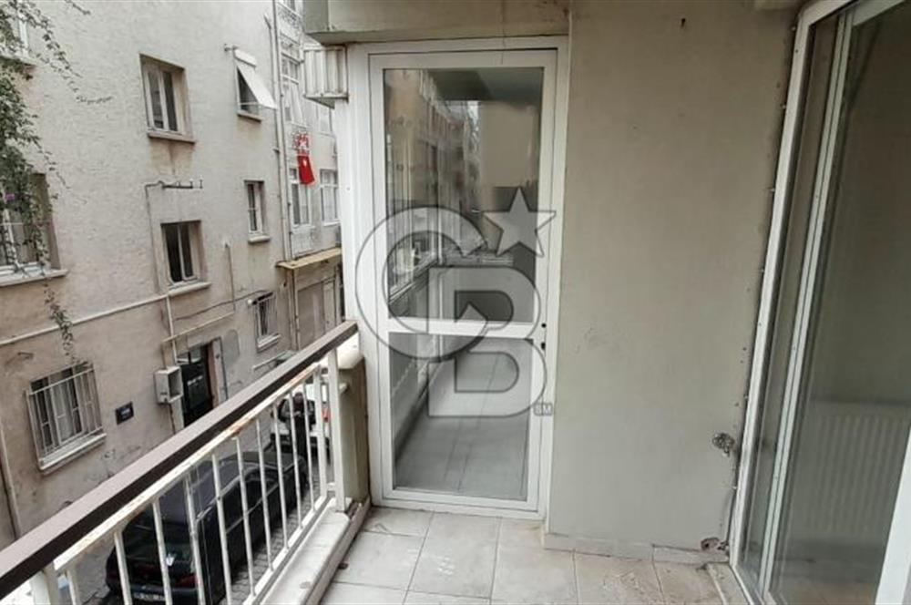 Karsiyaka çarşi icinde 2+1 arakat 105 M2 teraslı daire
