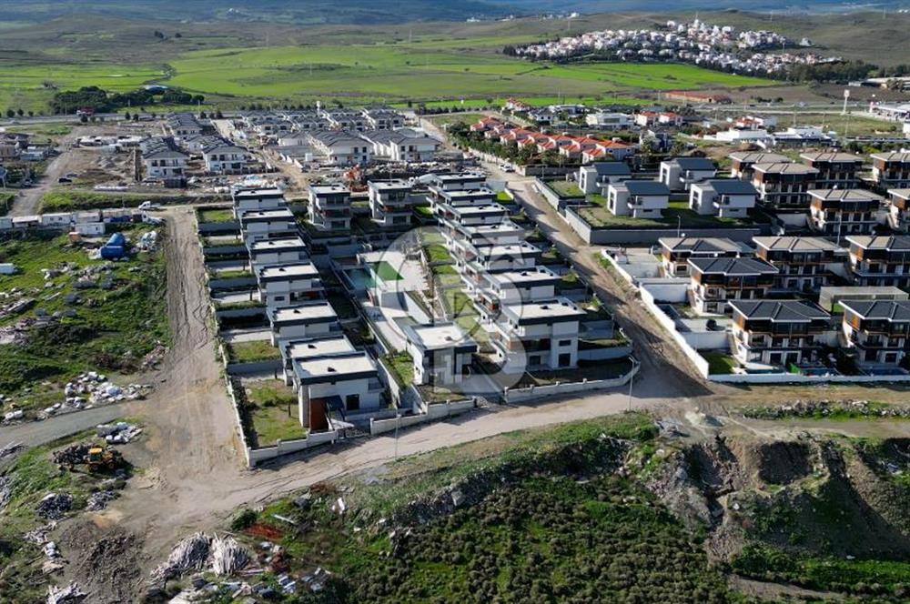 SEFERİHİSAR'DA PRESTİJLİ VE KONFORLU SATILIK MÜSTAKİL LÜKS VİLLA