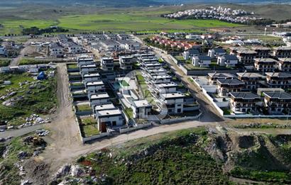 SEFERİHİSAR'DA PRESTİJLİ VE KONFORLU SATILIK MÜSTAKİL LÜKS VİLLA