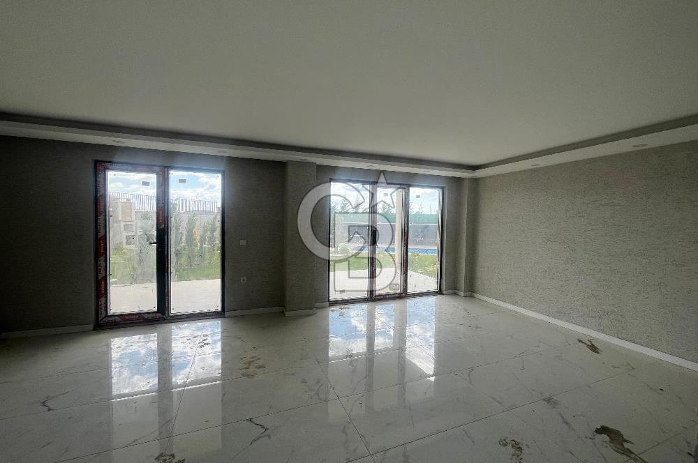 SİLİVRİ ORTAKÖYDE SATILIK ÖZEL HAVUZLU 3 ADET VİLLA