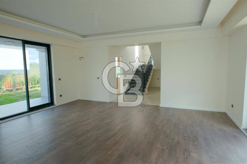 SEFERİHİSAR'DA PRESTİJLİ VE KONFORLU SATILIK MÜSTAKİL LÜKS VİLLA