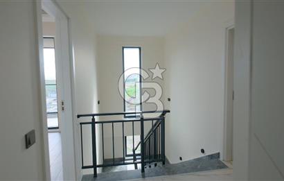 SEFERİHİSAR'DA PRESTİJLİ VE KONFORLU SATILIK MÜSTAKİL LÜKS VİLLA