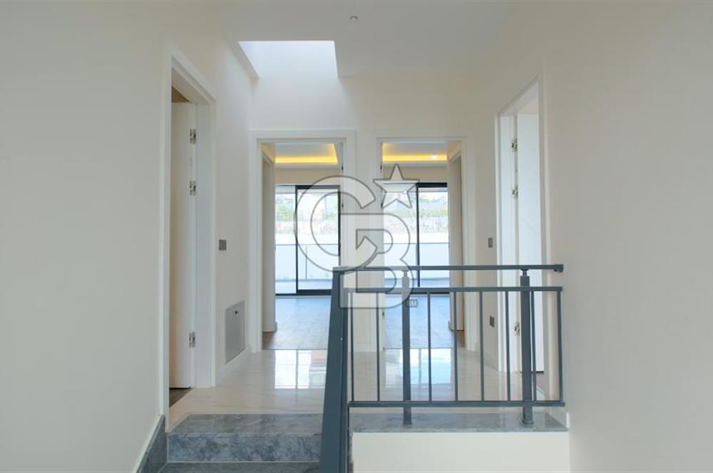 SEFERİHİSAR'DA PRESTİJLİ VE KONFORLU SATILIK MÜSTAKİL LÜKS VİLLA