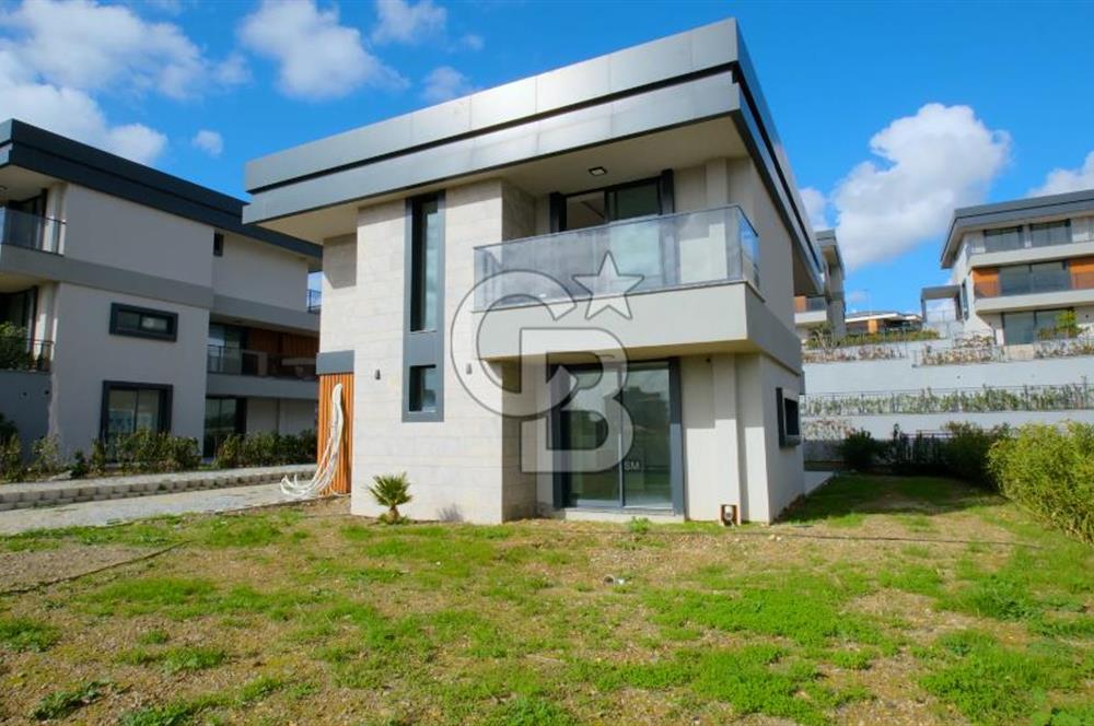 SEFERİHİSAR'DA PRESTİJLİ VE KONFORLU SATILIK MÜSTAKİL LÜKS VİLLA