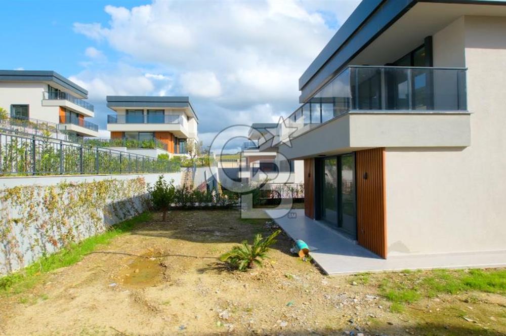 SEFERİHİSAR'DA PRESTİJLİ VE KONFORLU SATILIK MÜSTAKİL LÜKS VİLLA