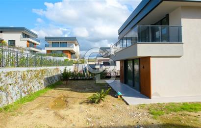 SEFERİHİSAR'DA PRESTİJLİ VE KONFORLU SATILIK MÜSTAKİL LÜKS VİLLA