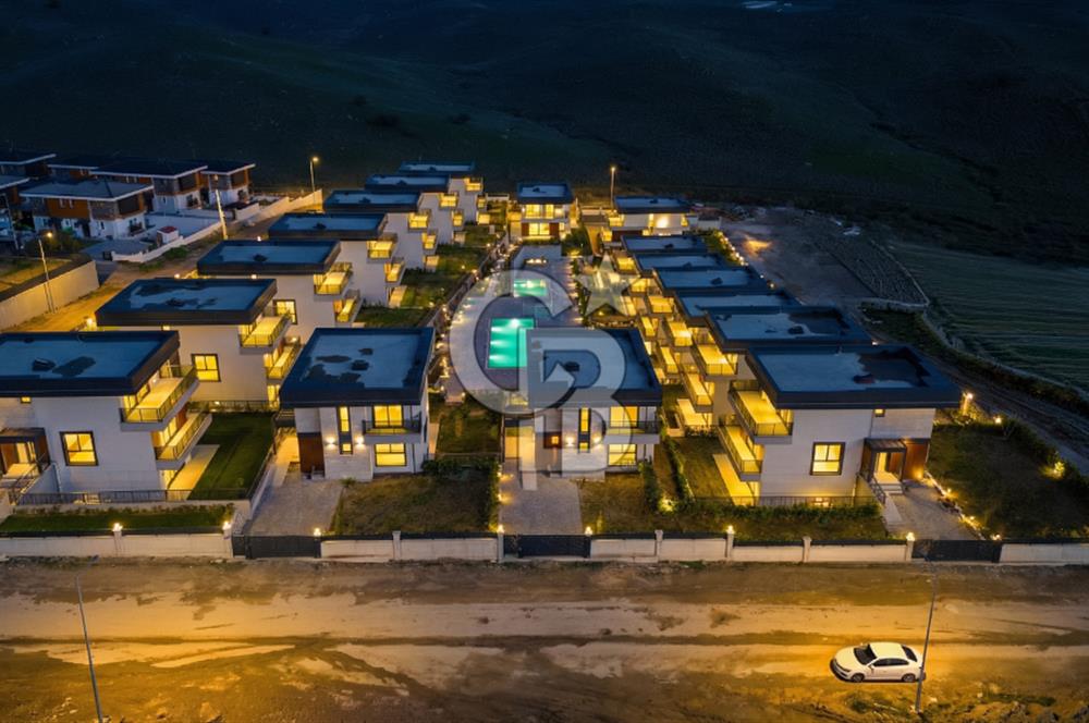SEFERİHİSAR'DA PRESTİJLİ VE KONFORLU SATILIK MÜSTAKİL LÜKS VİLLA